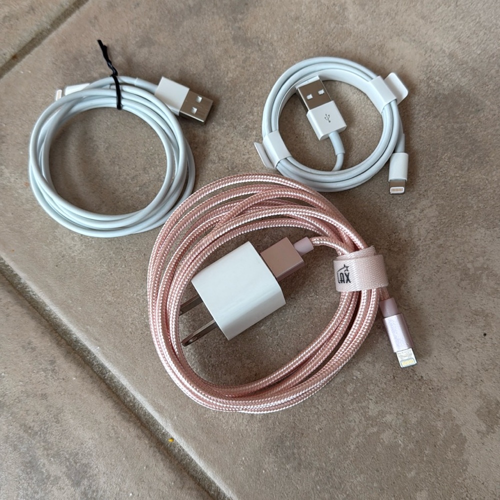 72 inch and (2) 40 inch USBC to Lightning Cables.
